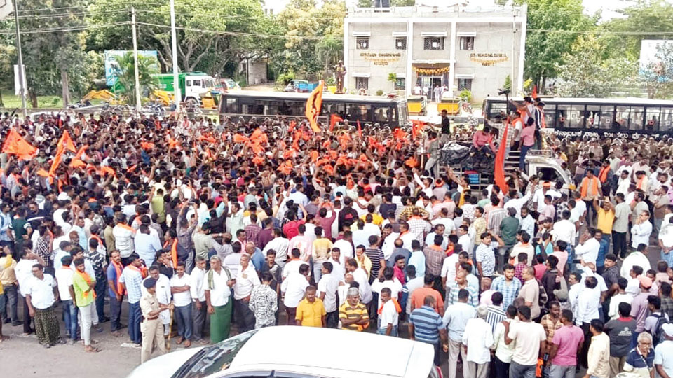 Maddur tense as Ganesha idol immersion turns violent