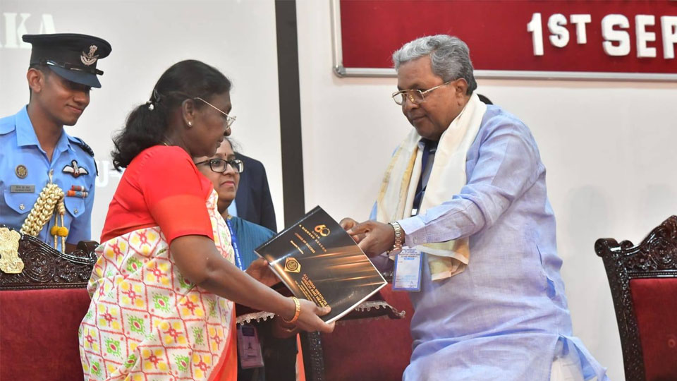 Murmu-Siddu language banter charms audience at AIISH