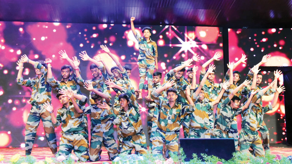 Dasara Yuva Sambhrama Day-7: Students pay tribute to martyrs and farmers