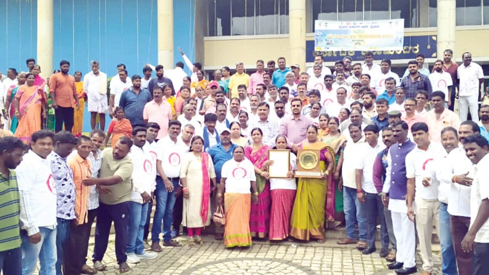 MCC honours Pourakarmikas; 66 awarded for excellence