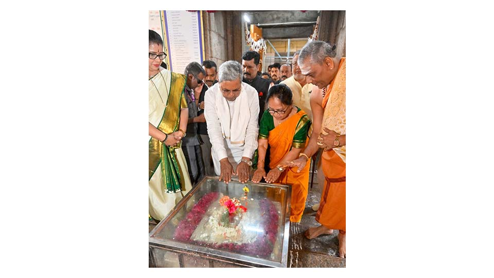 CM reaffirms Dasara’s secular, apolitical spirit