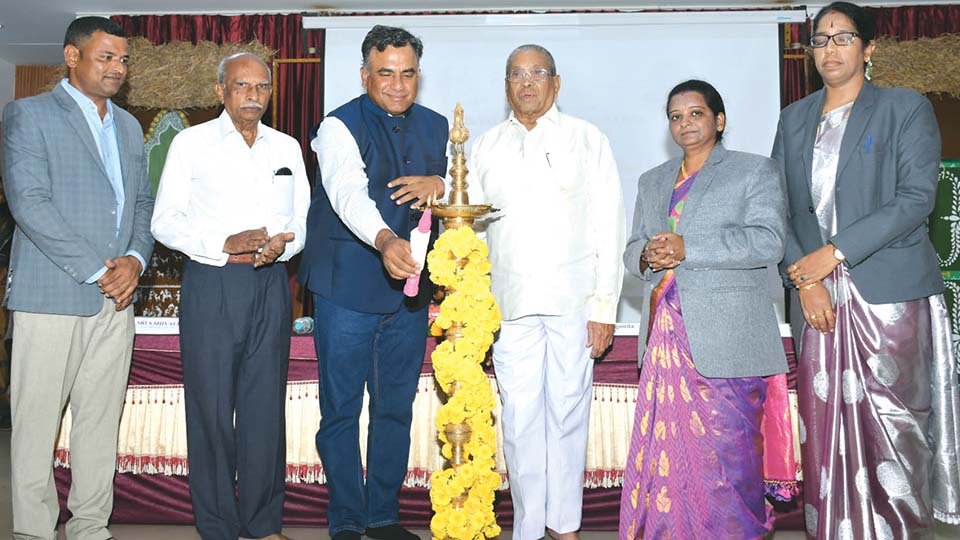 ‘Advocates should emerge as role model for society’