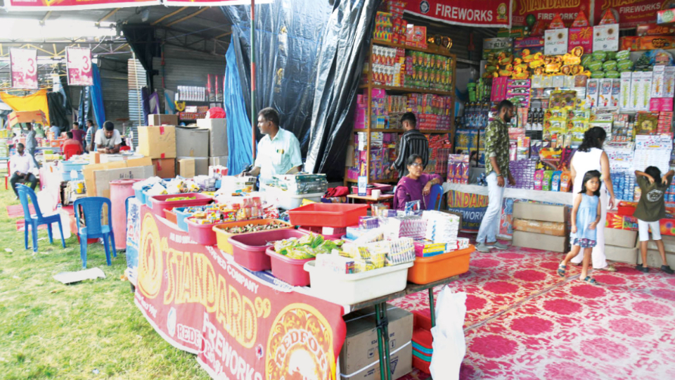 Deepavali: Cracker stalls dot city streets