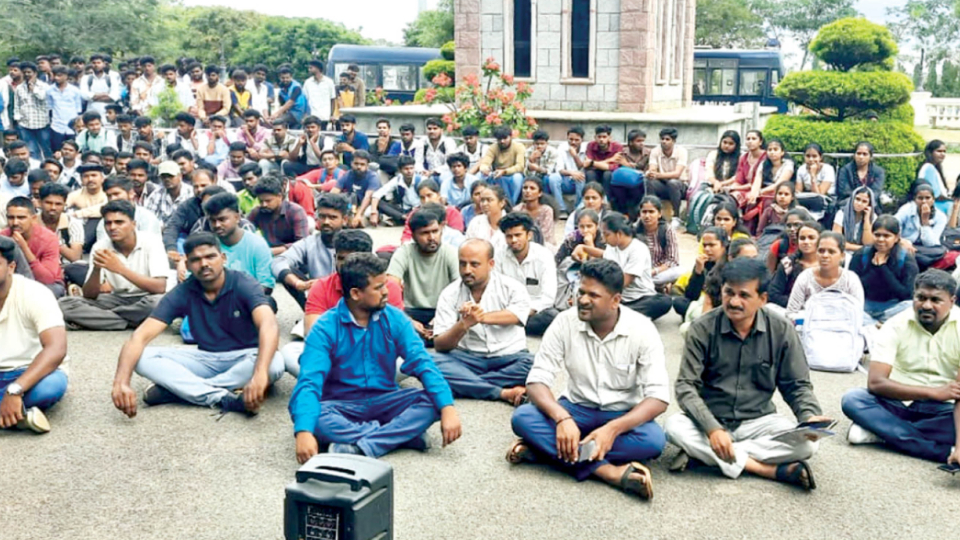 Provide Govt. jobs: Students protest at Manasagangothri