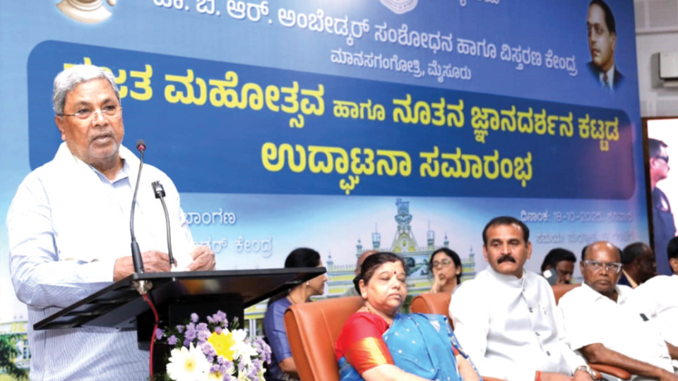 Siddaramaiah calls upon people to be wary of RSS