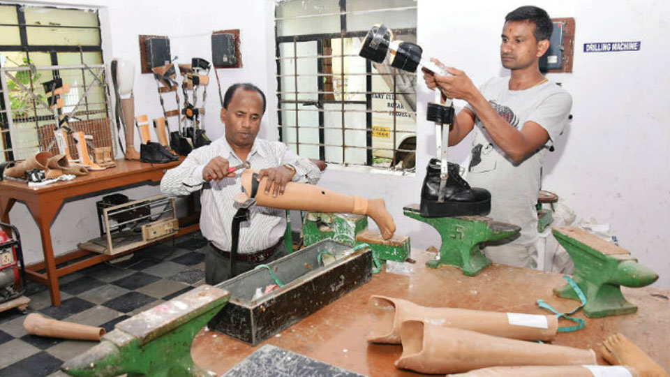 Distribution of artificial limbs: Calling needy persons