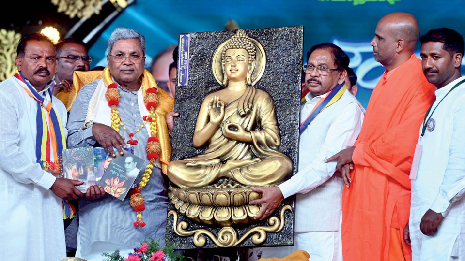 Bouddha Mahasammelana concludes at Maharaja’s College Grounds