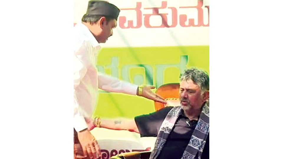 ‘Aey Kari Topi Baa’: DKS’ remark at MLA Munirathna sparks chaos