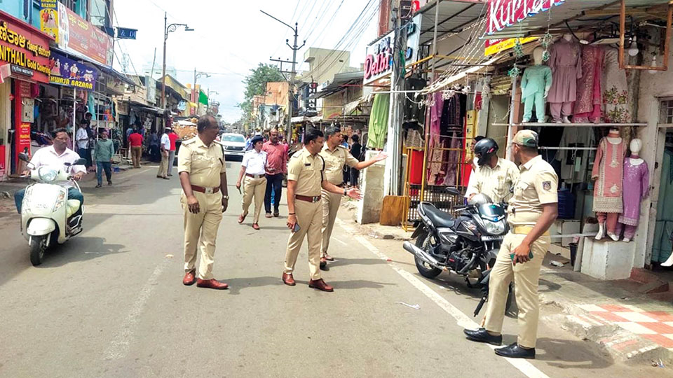 Clear footpath encroachment on Sawday Road: DCP to traders