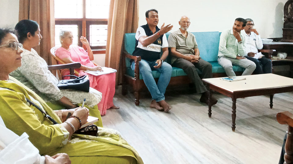 Heavily penalise those dumping garbage indiscriminately: MGP