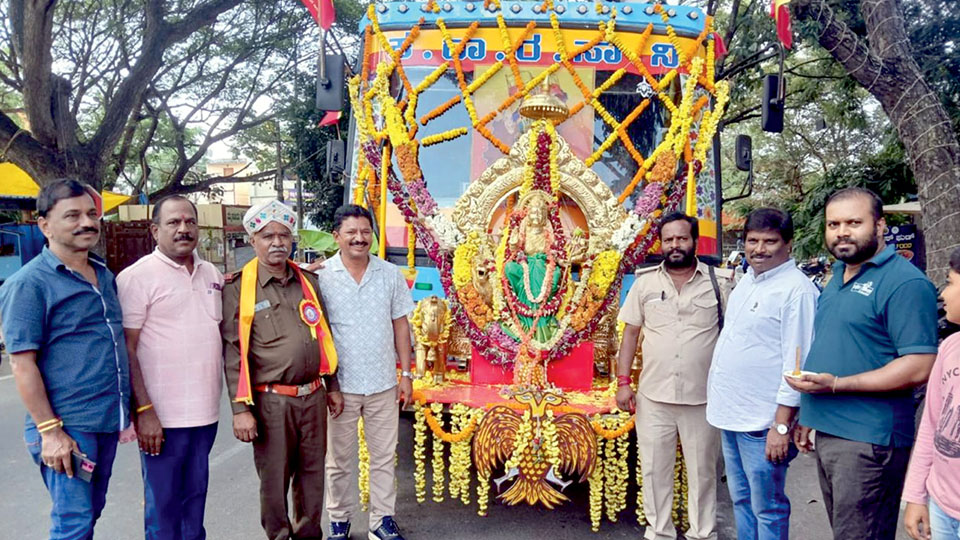 Bhuvaneshwari idol adorns bus on Kannada Rajyotsava Day