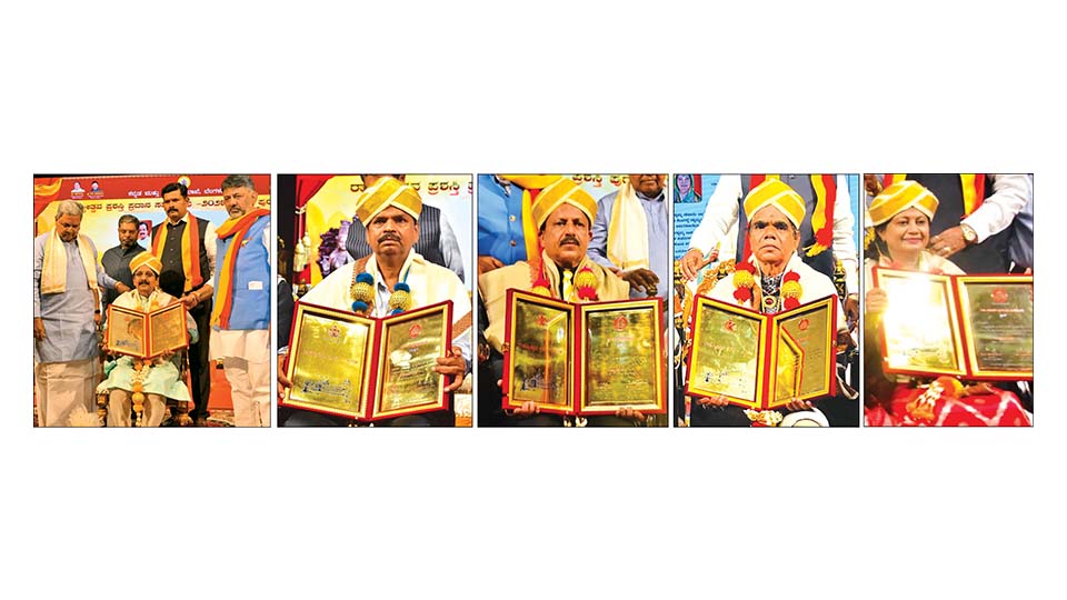 CM presents Rajyotsava Awards