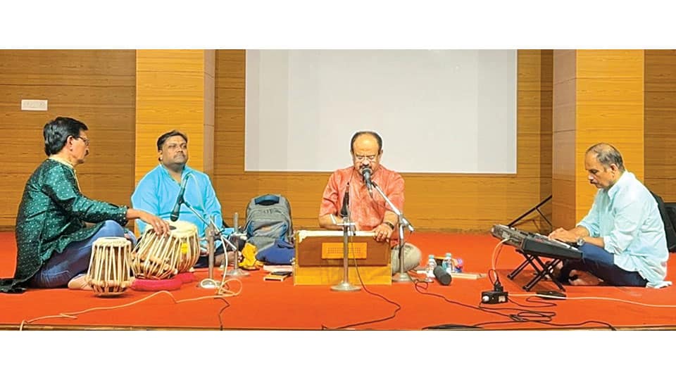 Vid. Puttur Narasimha Nayak presents ‘Dasara Padagalu’ at BVB Mysuru