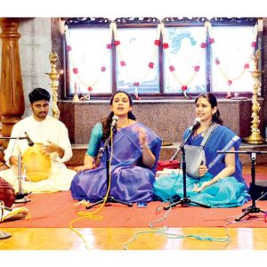Vocal duet at Suttur Mutt in city