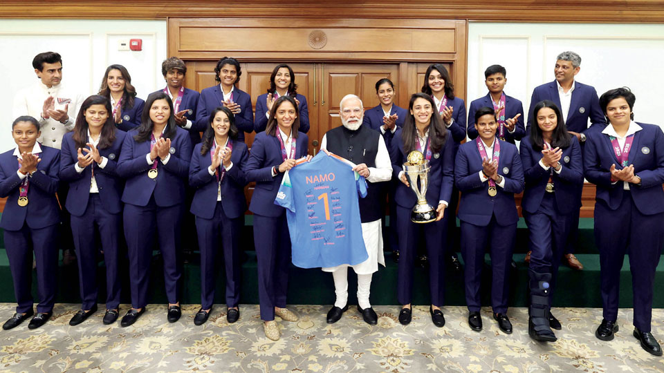 PM Narendra Modi hosts Indian Women’s Cricket Team