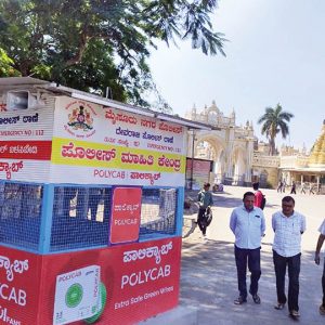 Police kiosk springs up near Palace