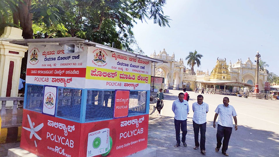 Police kiosk springs up near Palace