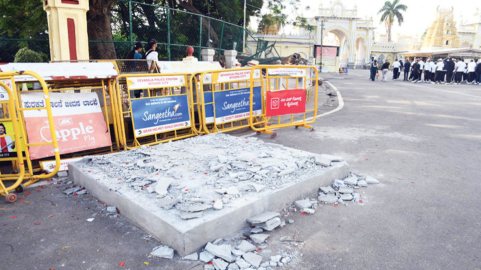 Heritage regulations… Police Kiosk near Palace demolished