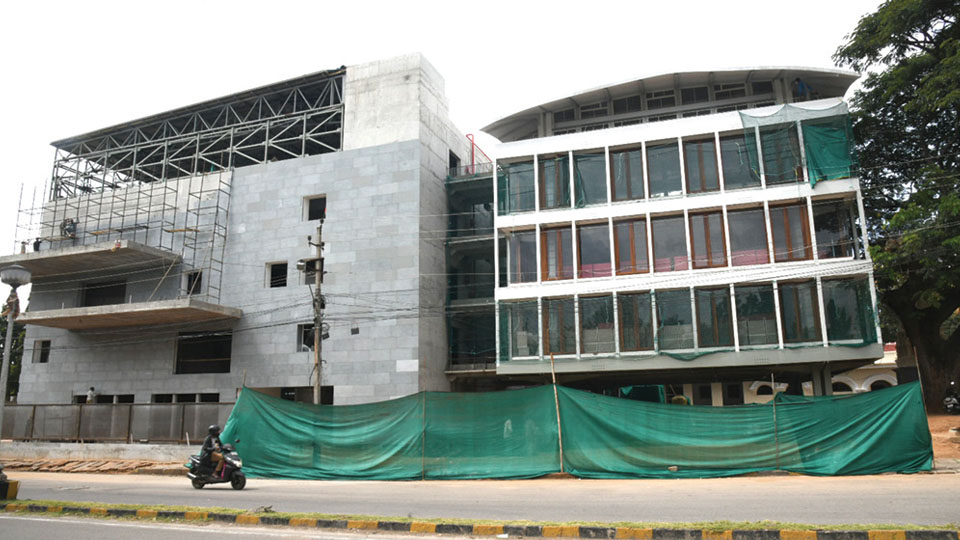 Union Minister Shekhawat visits Viveka Memorial