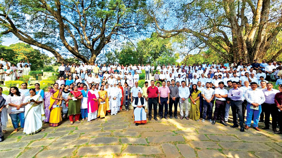 Mass singing of ‘Vande Mataram’ marks 150 years of National Song in Mysuru