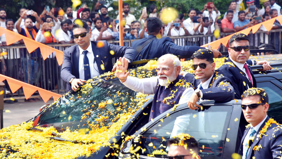 PM Modi in Udupi, takes part in Laksha Kanta Gita Parayana