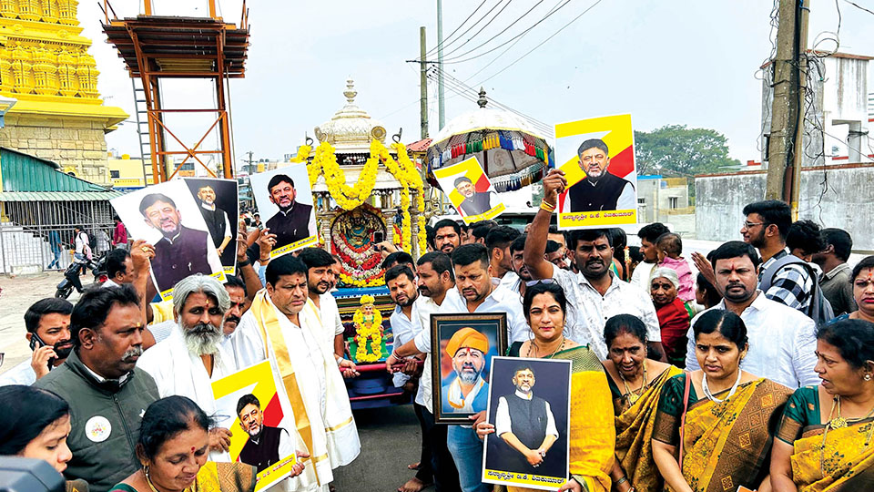 D.K. Shivakumar supporters offer prayers at Chamundi Hill temple