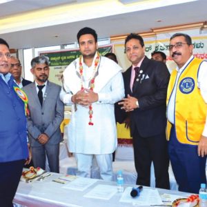 Free camp for modular artificial limbs held