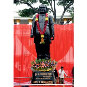 Raghu Kautilya urges DC to replace Devaraj Urs statue
