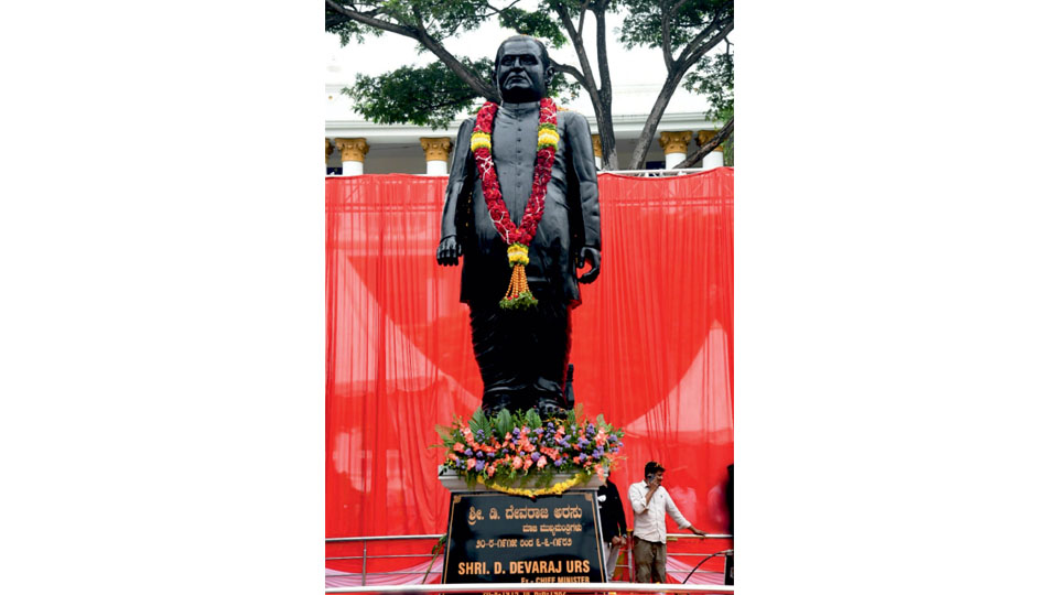 Moments after inauguration… Statue of Devaraj Urs sparks dissent over facial features