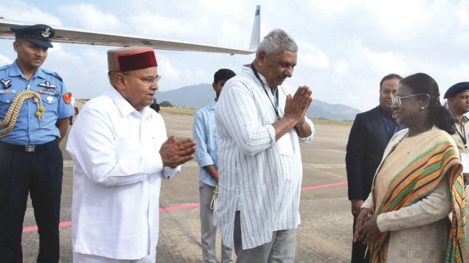 Dignitaries see-off President