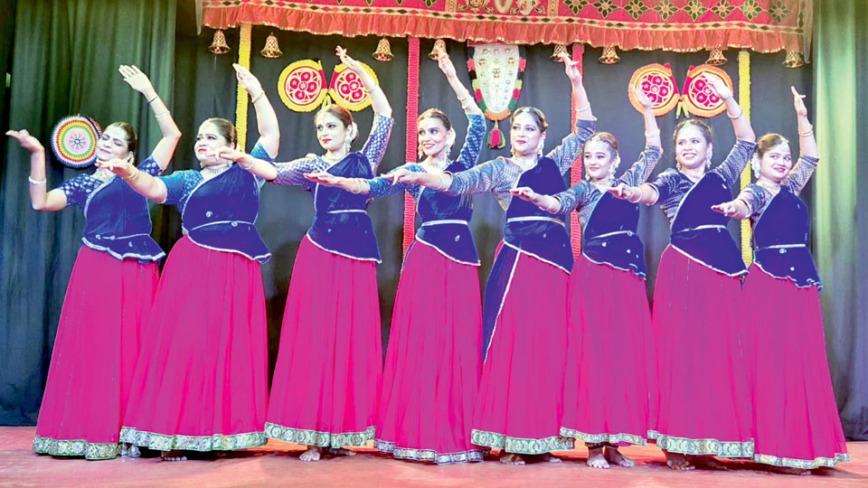 Kathak, Bharatanatyam enthral audience at Nirantara Kalemane Fest
