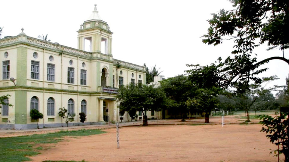 Maharaja Junior College crying for attention