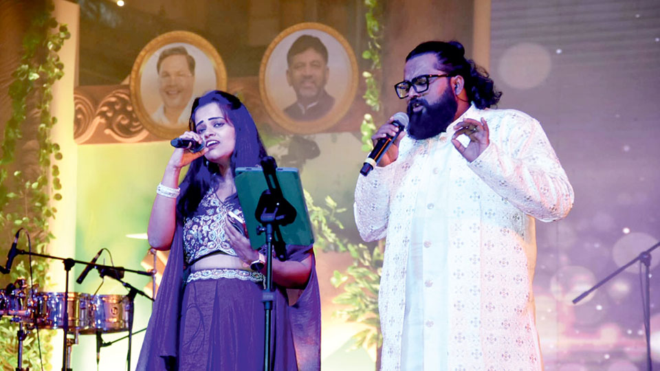 Musical  troupes mesmerise crowd