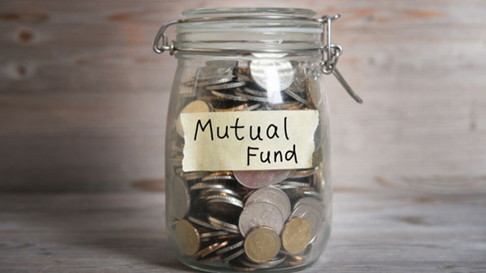 Mutual Fund Distributor Explained: Roles, Responsibilities, and Career Benefits
