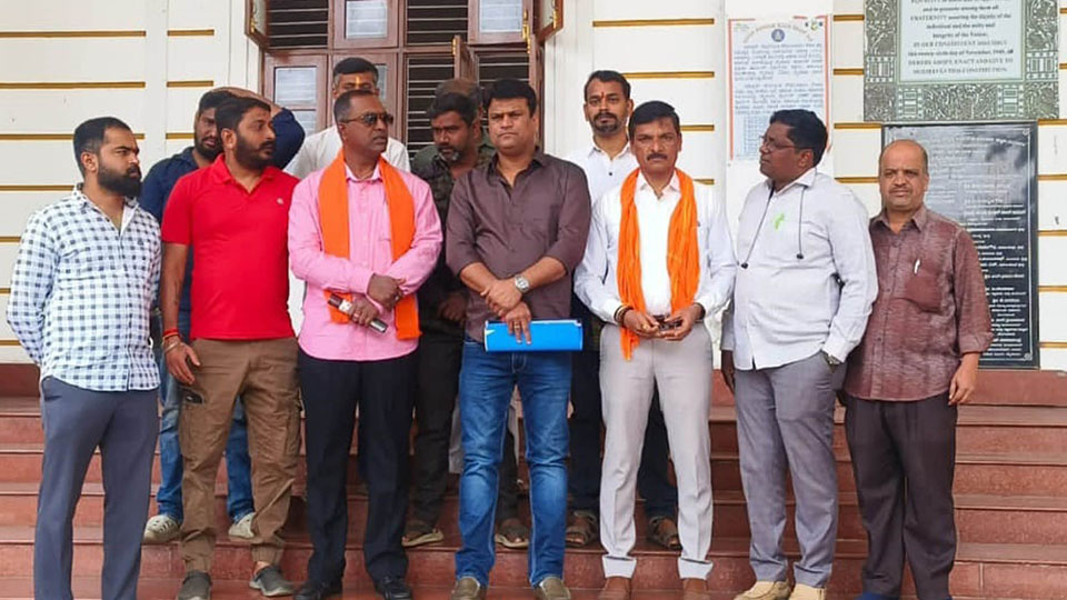 Protesters condemn atrocities on Hindus in Bangladesh