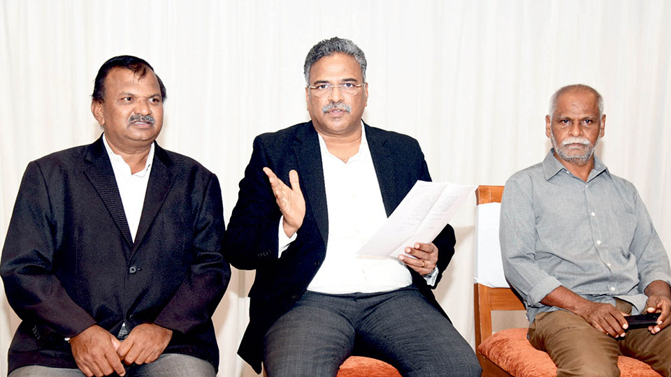 Congress leader accused of illegal registration of sites