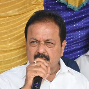 Mandya Minister asks Union Minister to apply to KIADB for industrial land