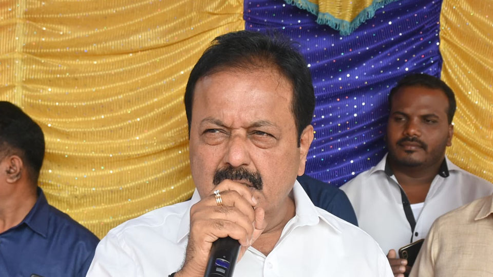 Mandya Minister asks Union Minister to apply to KIADB for industrial land