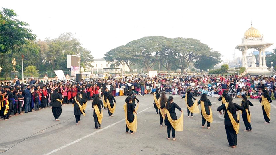 Students stage flash mob, take part in Heritage Hunt