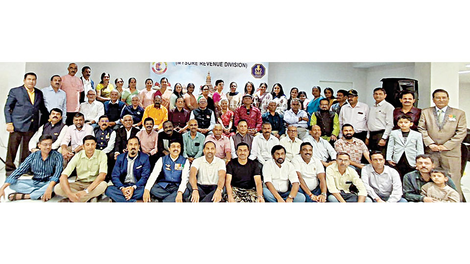 Naval Veterans Association celebrates Navy Day in city