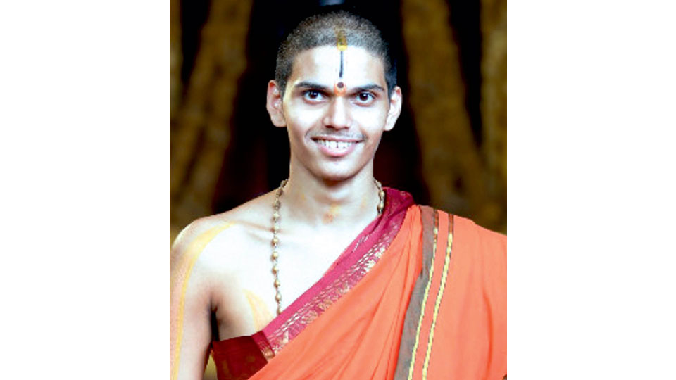 Shirur Mutt Swamiji arriving in city