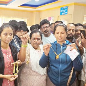 Varying weight: Gold loan customers throng bank
