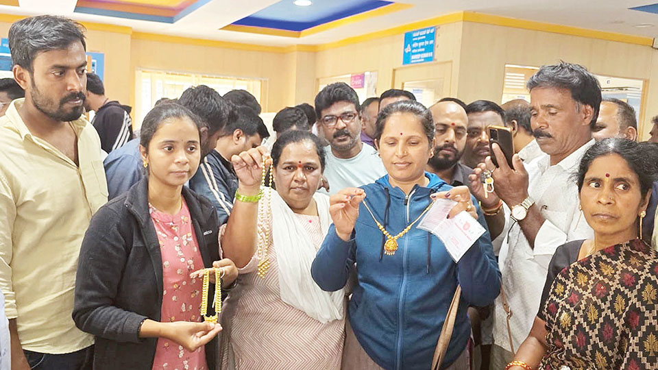 Varying weight: Gold loan customers throng bank