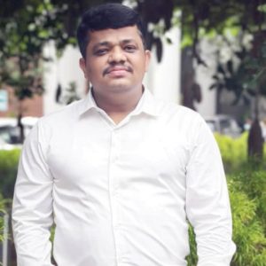 Litigant collapses; Judge turns lifesaver