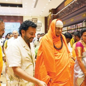 Suttur Seer inaugurates Kancheepuram Varamahalakshmi Silks Showroom in city
