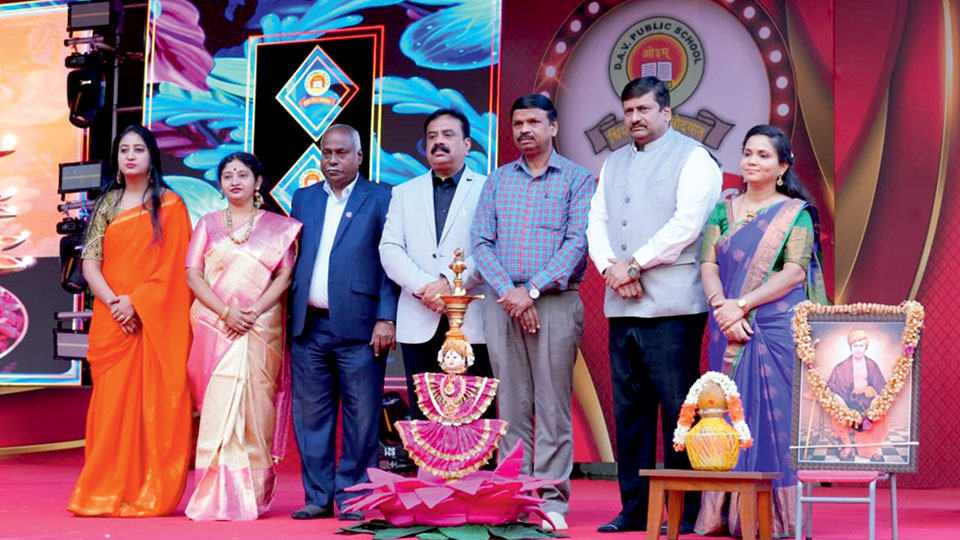 D.A.V. School hosts ‘Shishirotsava’