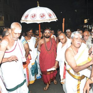 Sringeri Mutt Seer accorded warm welcome in Mysuru