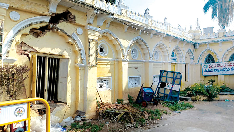 Varaha Gate roof portion collapses at Mysore Palace