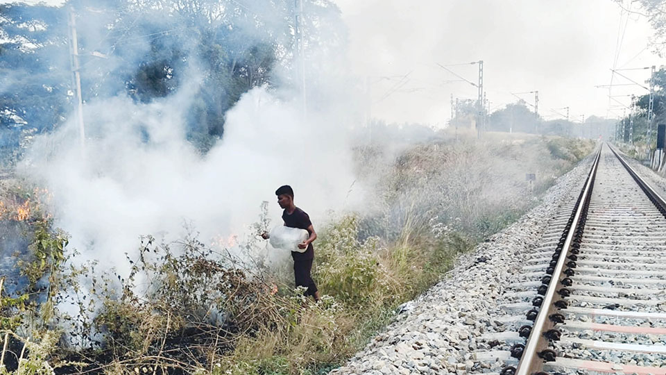 Gem Box: Teen’s quick action averts fire threat on railway track