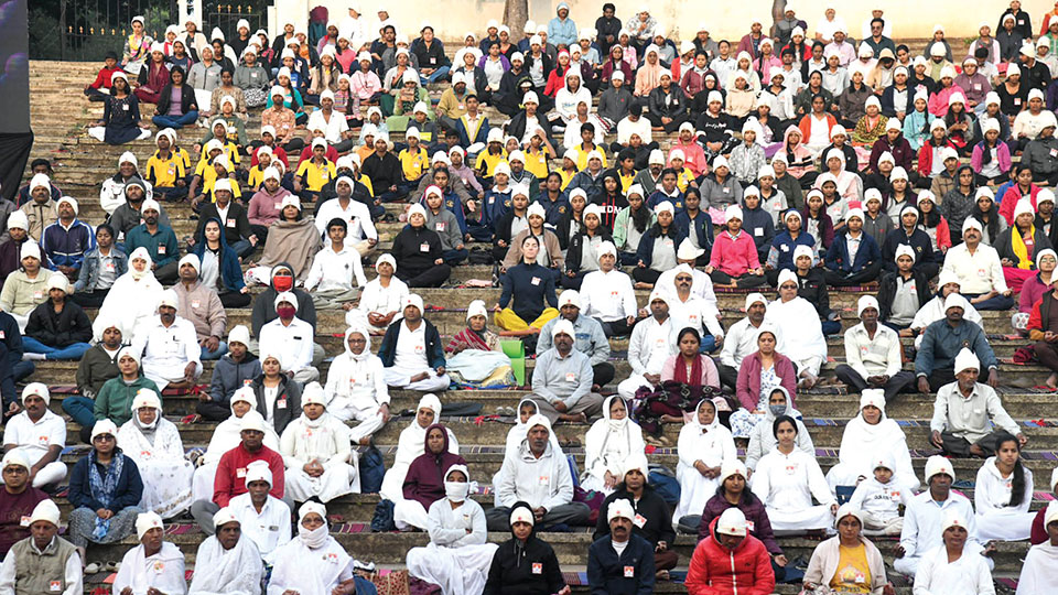 Nearly 3,000 people take part in World Meditation Day